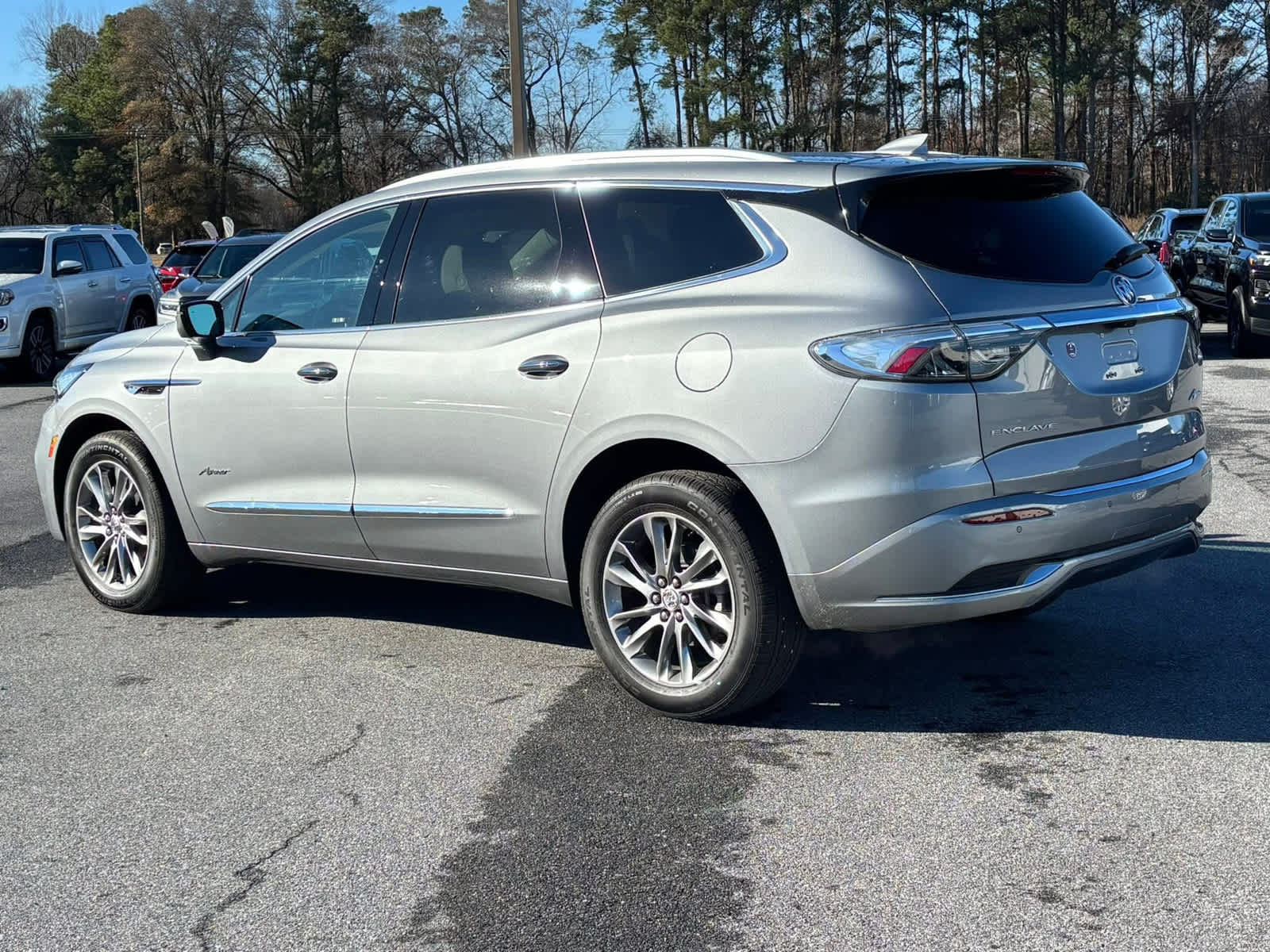 2024 Buick Enclave Avenir photo 2