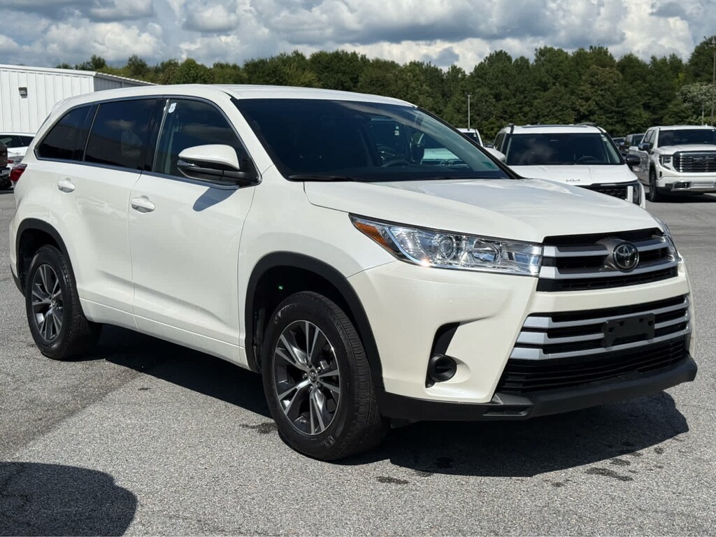 Used 2017 Toyota Highlander LE