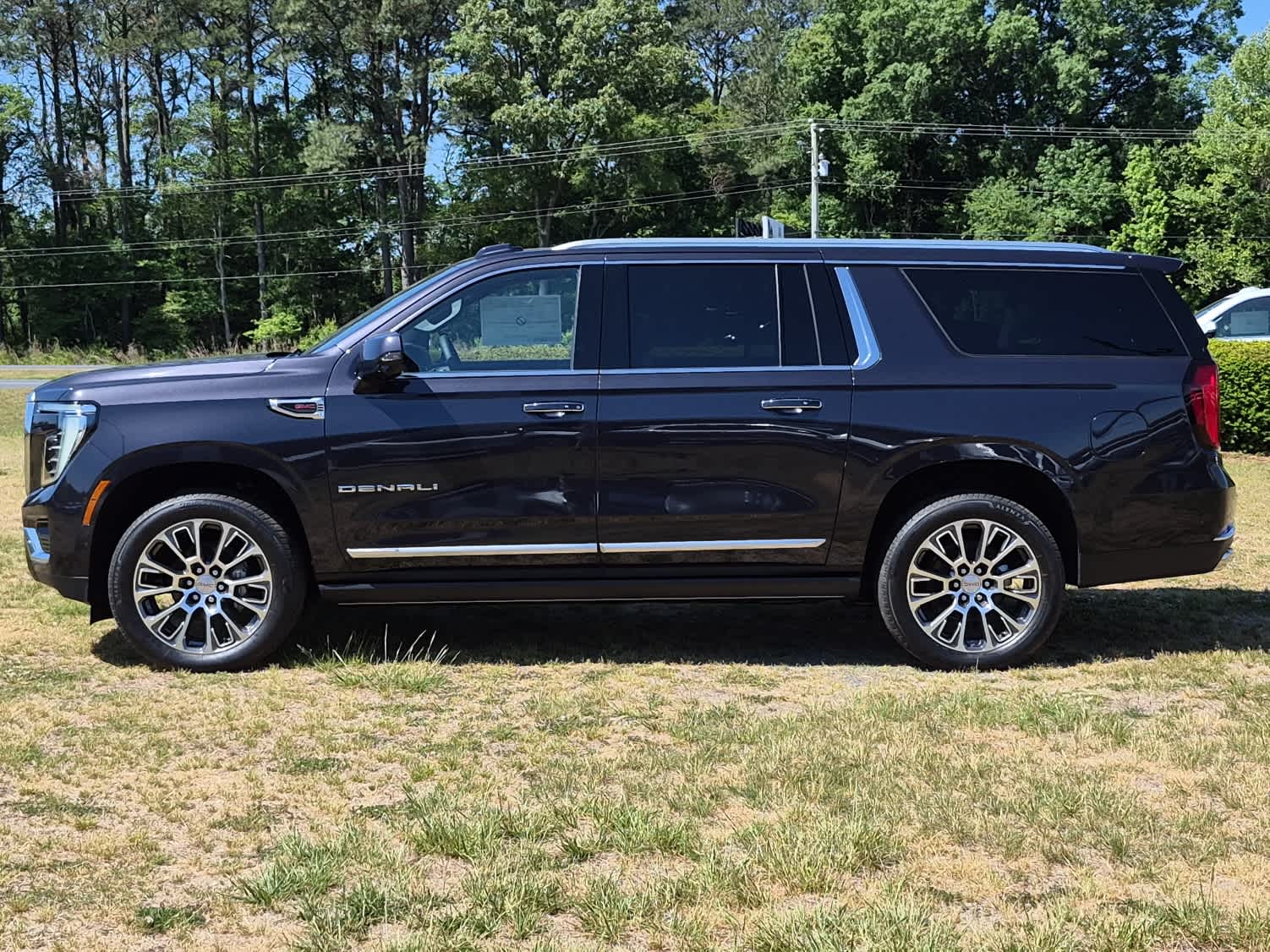 2026 GMC Yukon XL Denali - Photo 5