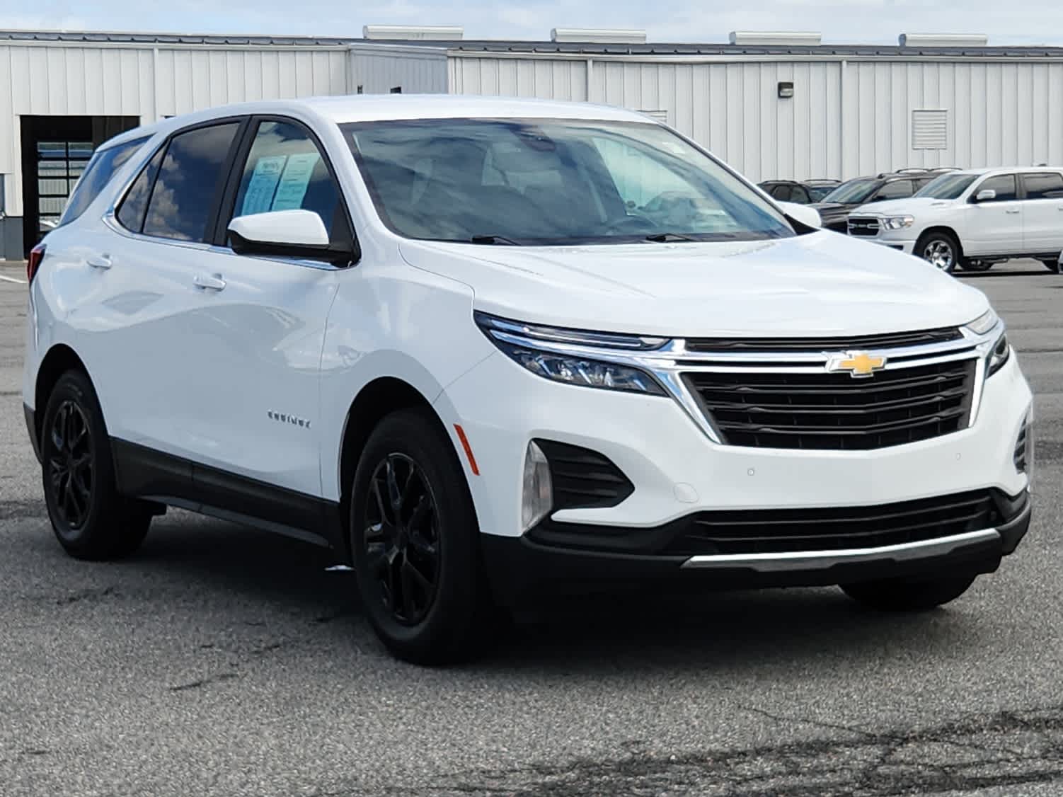 Used 2022 Chevrolet Equinox LT with VIN 2GNAXJEV7N6117087 for sale in Seaford, DE