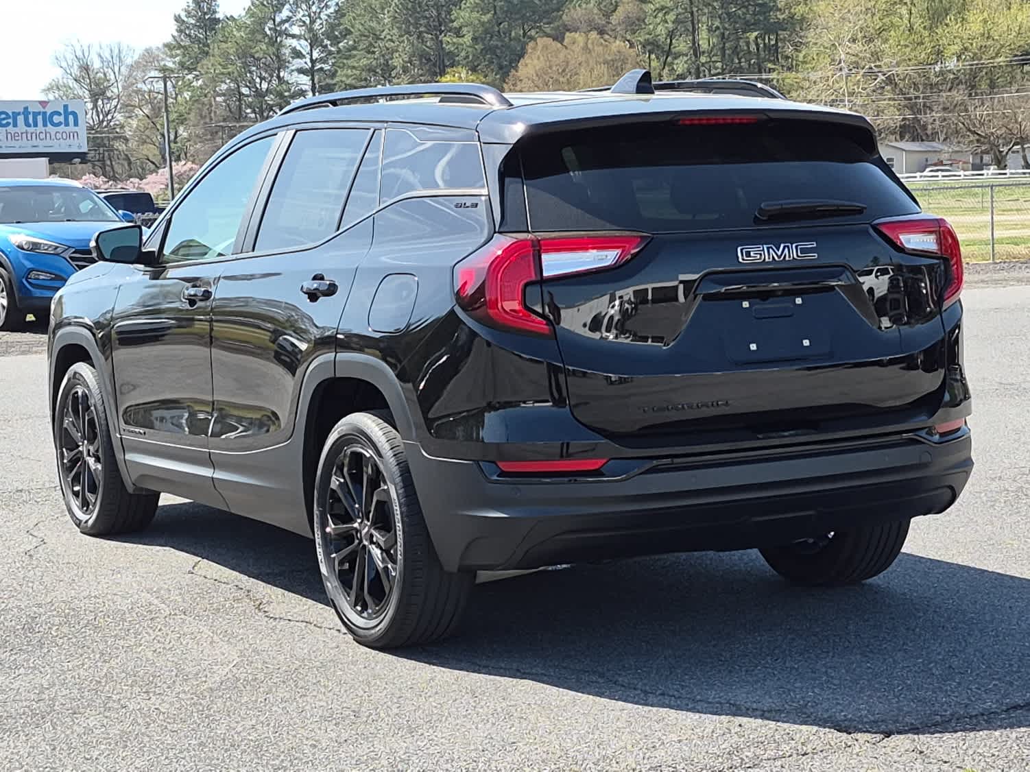 View vehicle photo 4