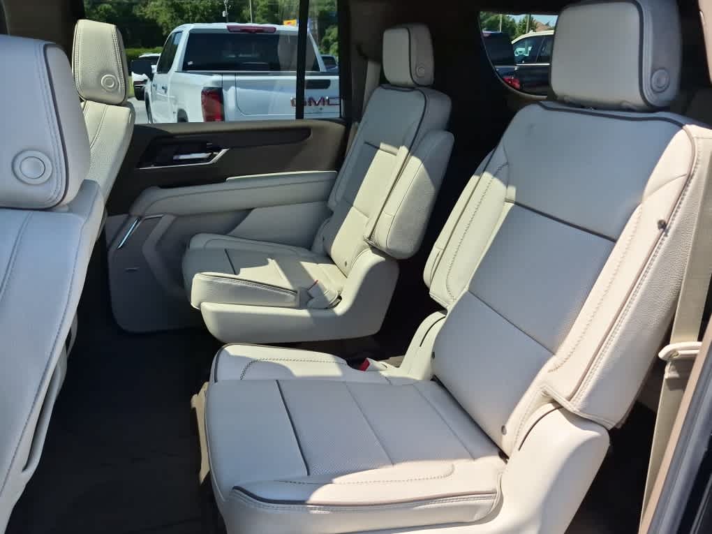 2026 GMC Yukon XL Denali - Photo 8
