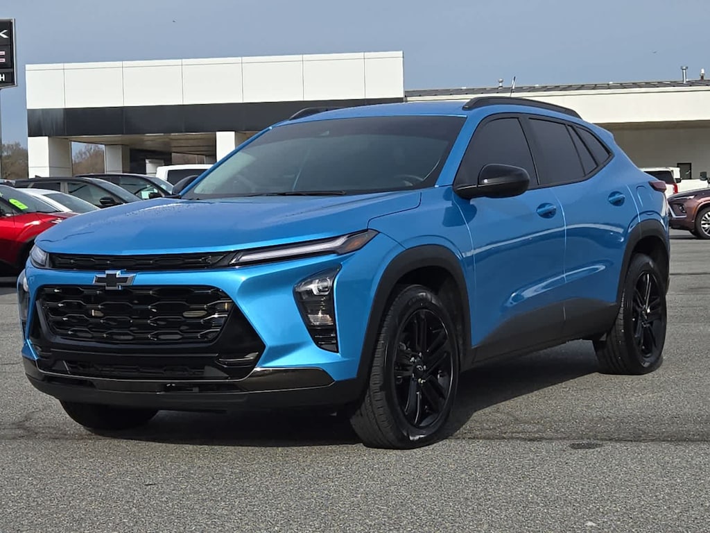 Used 2025 Chevrolet Trax Activ SUV