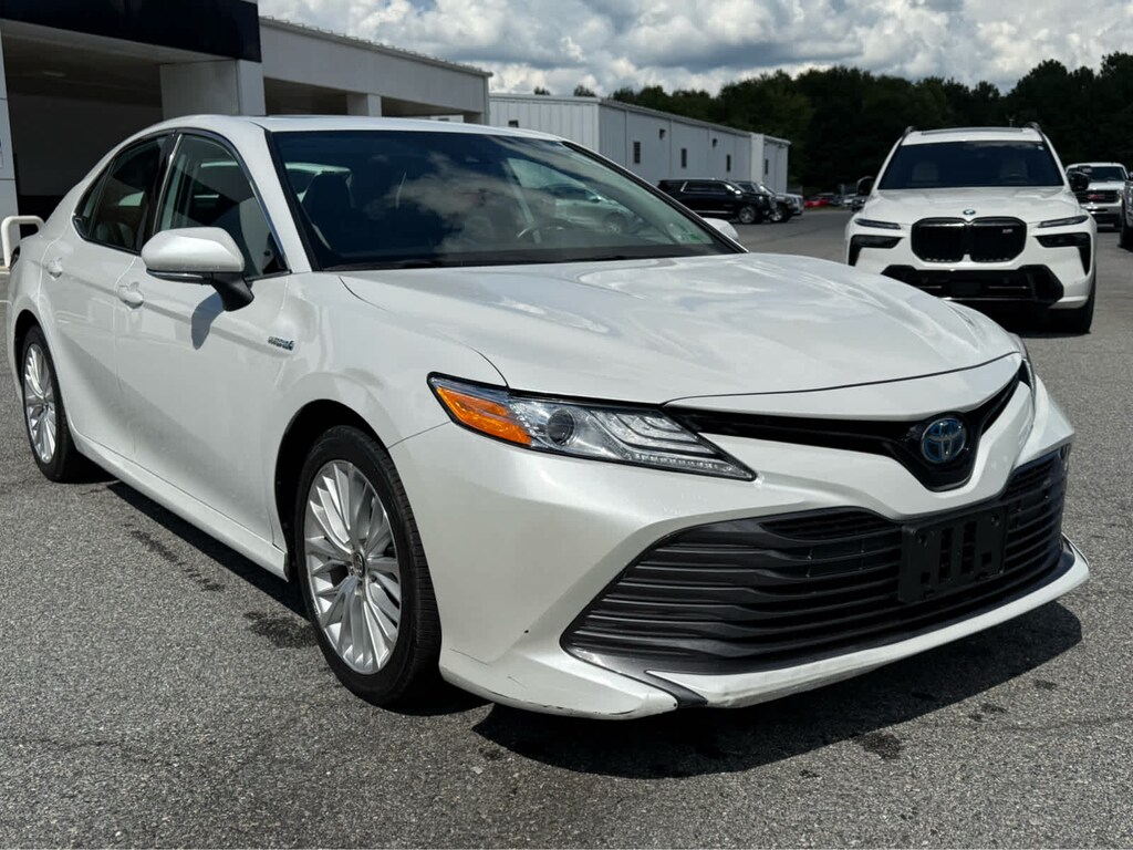 Used 2020 Toyota Camry Hybrid XLE