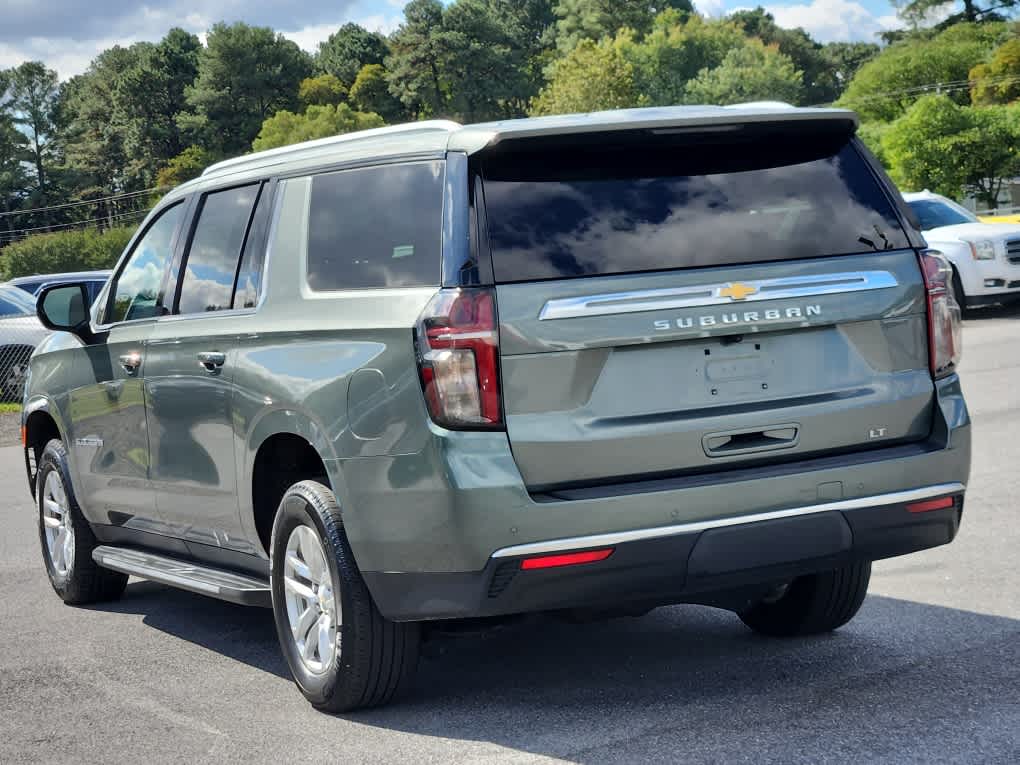 2023 Chevrolet Suburban LT photo 4