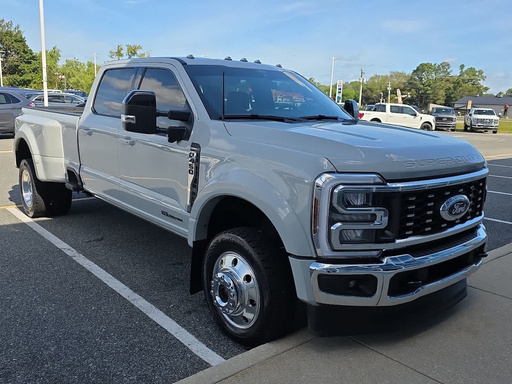 Used 2025 Ford Super Duty F-450 DRW Lariat 4WD Crew Cab 8 Box Truck Crew Cab
