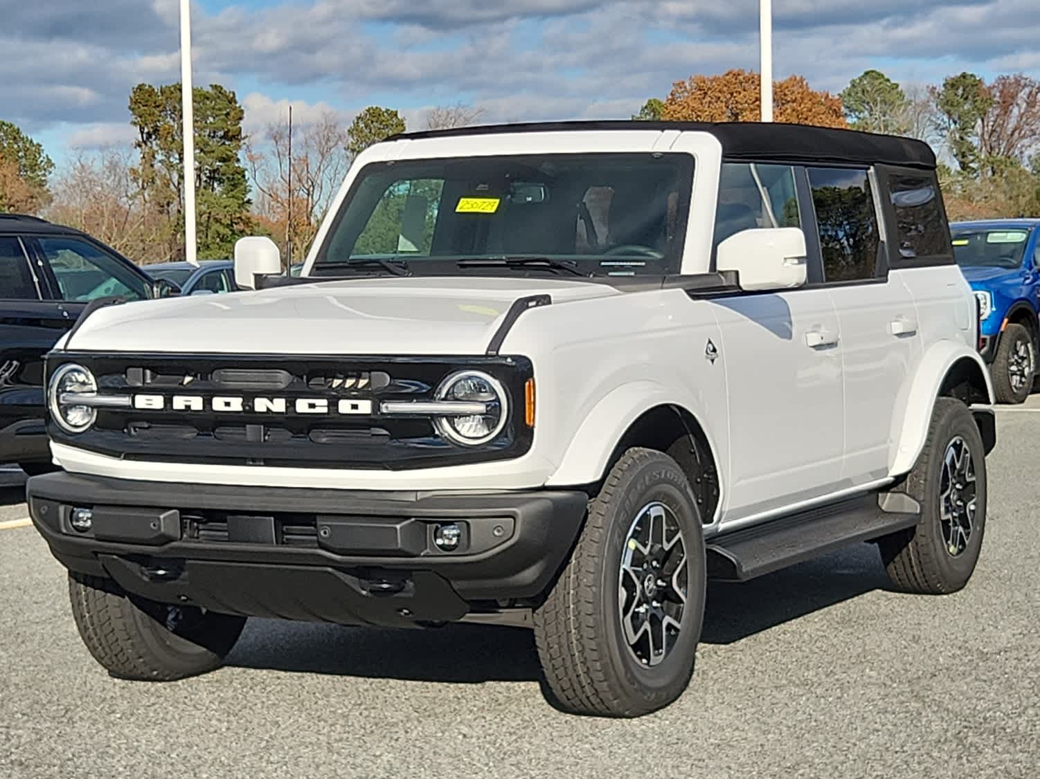 2025 Ford Bronco 4-Door Outer Banks's photo