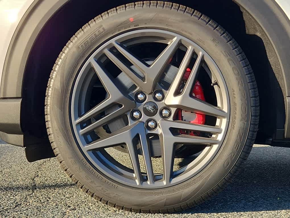2026 Ford Explorer ST - Photo 6