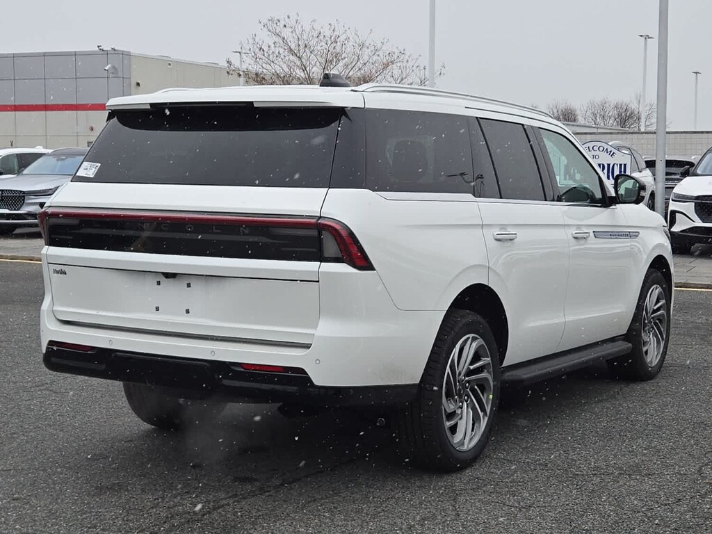 2026 Lincoln Navigator Premiere photo 3