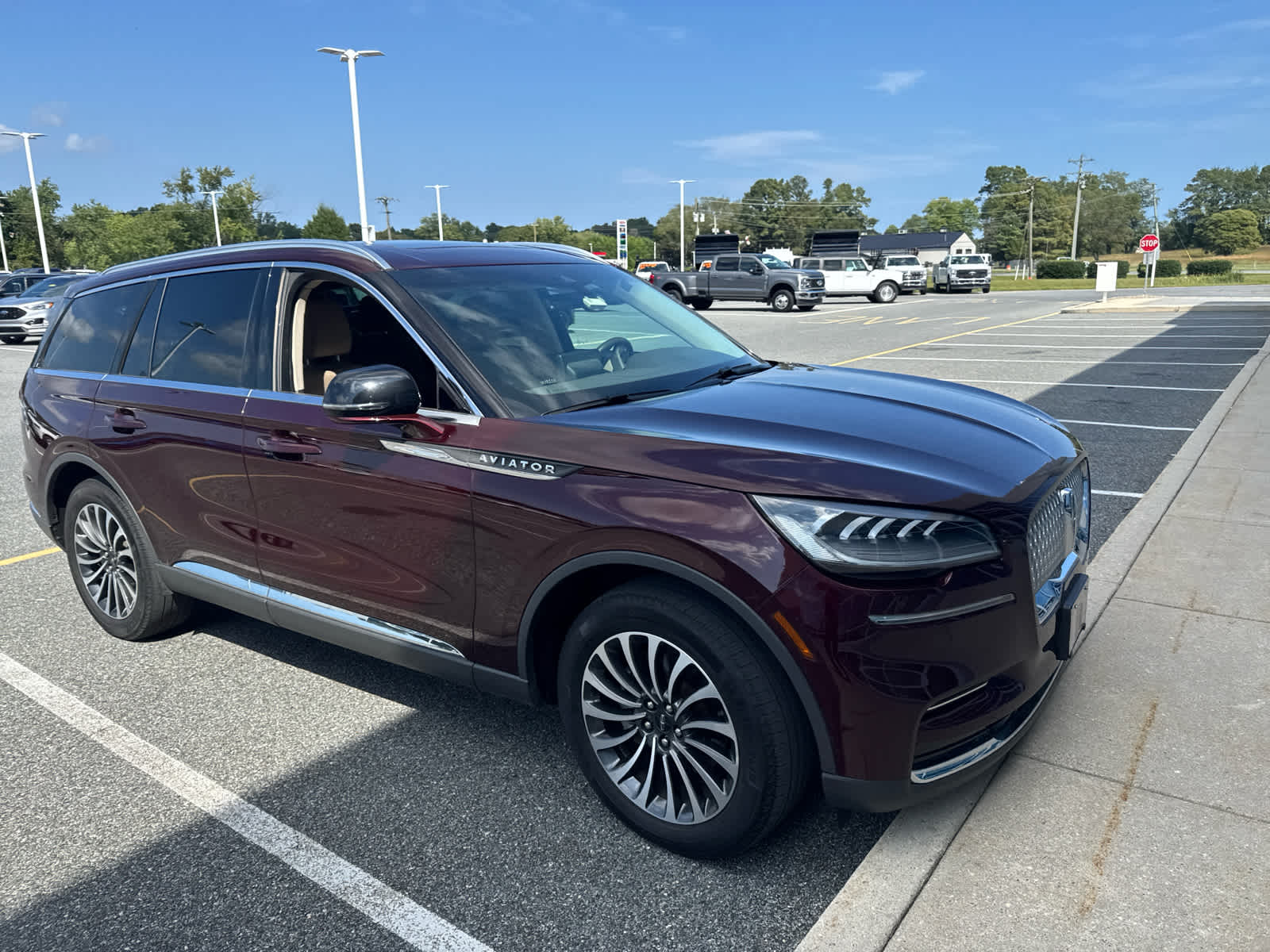 2022 Lincoln Aviator Standard photo 3