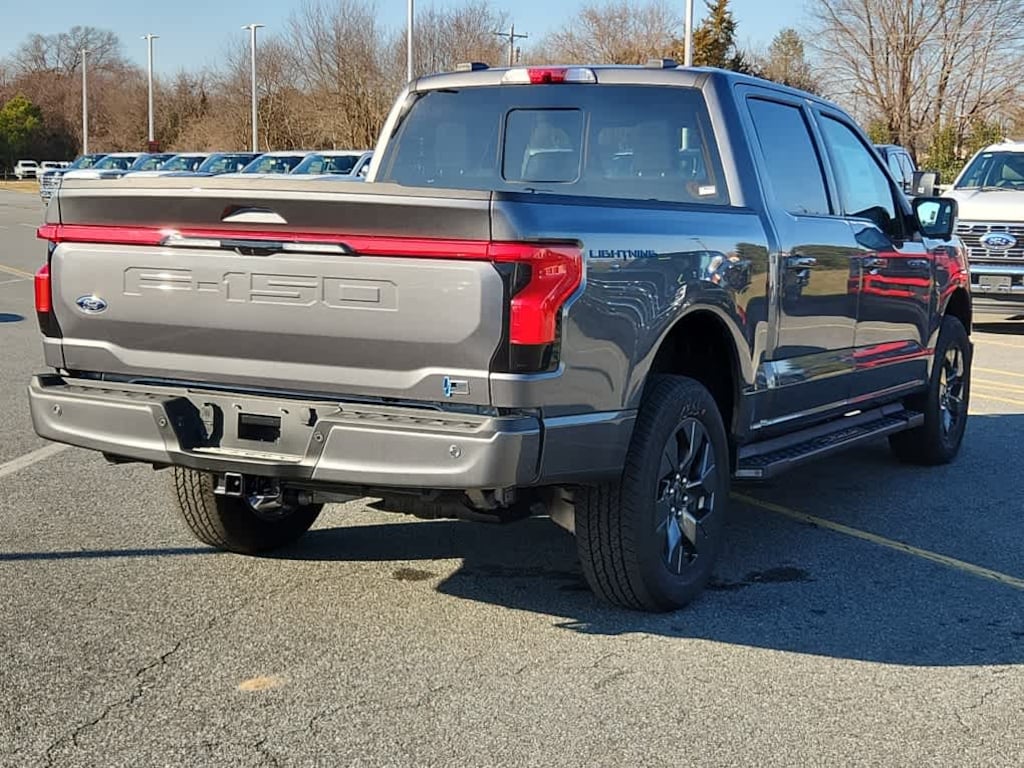 New 2023 Ford F-150 Lightning Lariat 4WD Supercrew 5.5 Box 4WD SuperCrew 5.5 Box