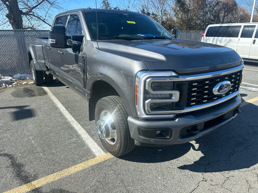 2025 Ford F-350 Platinum photo 3