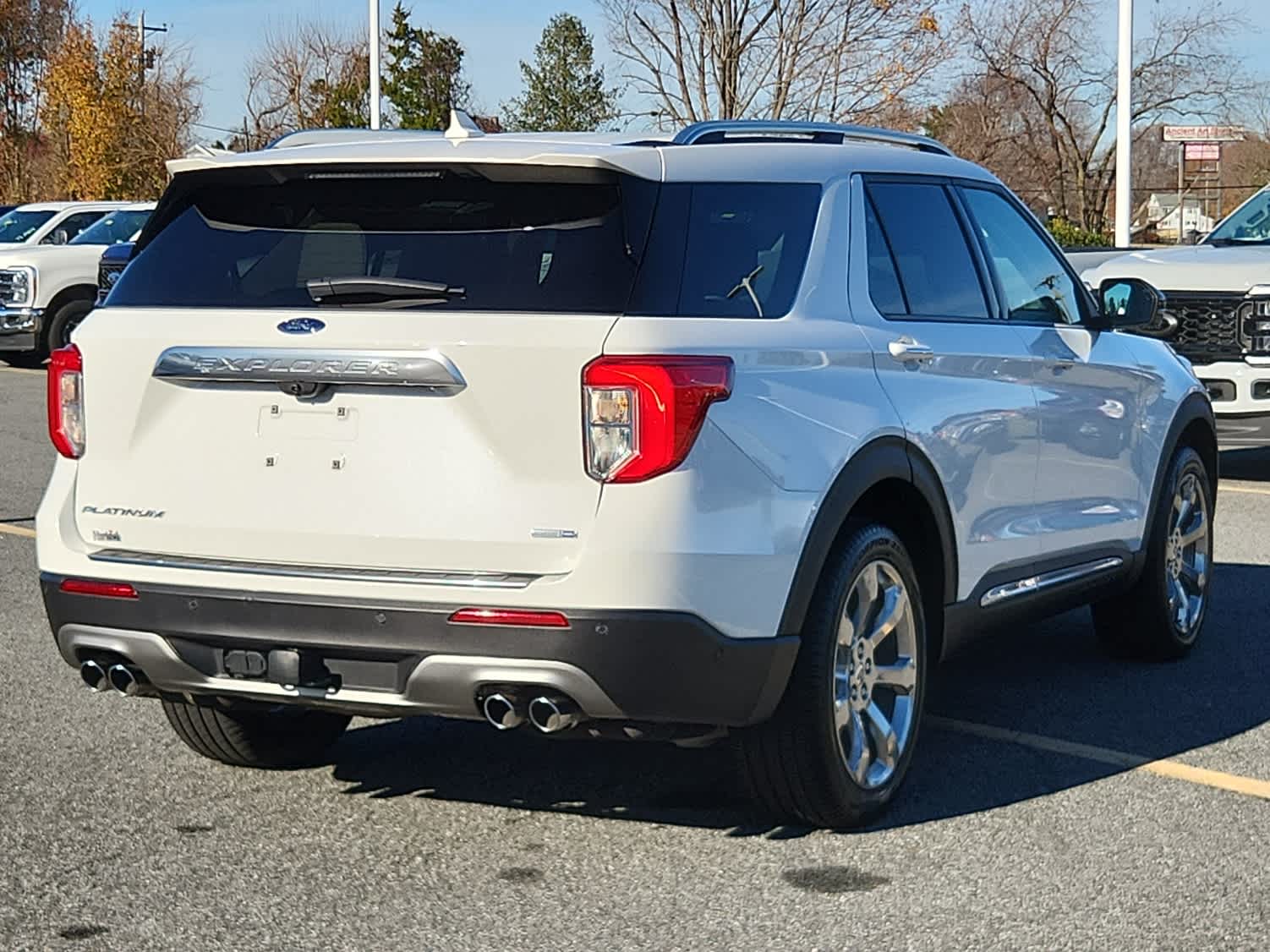 2020 Ford Explorer Platinum photo 3