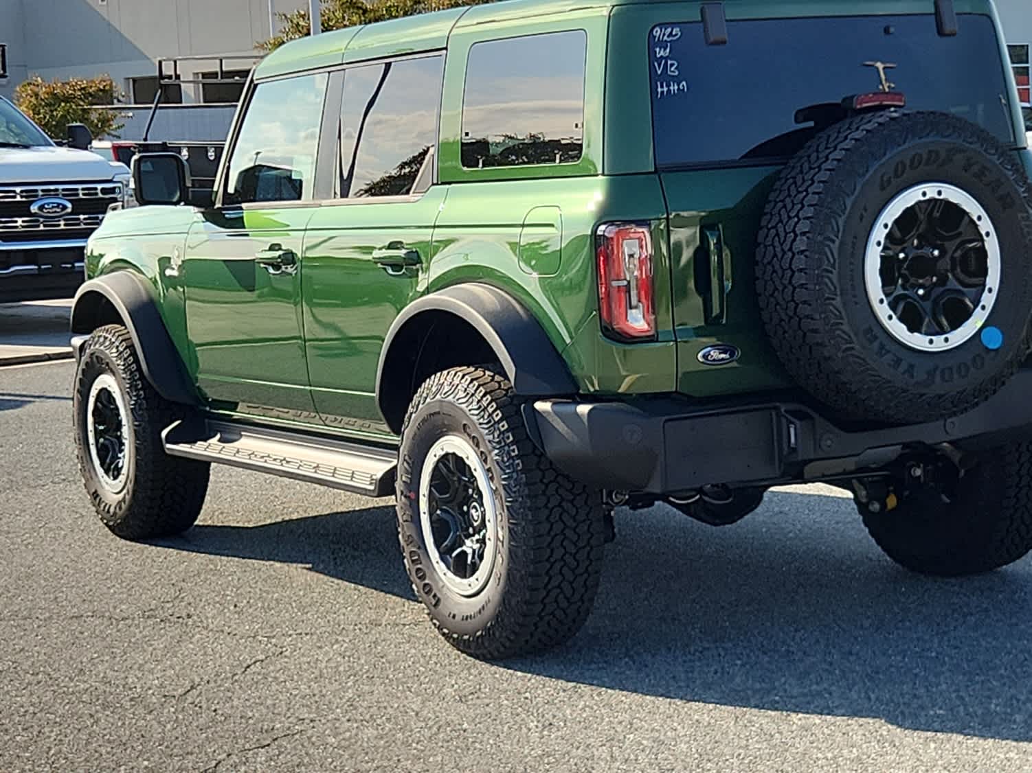 2025 Ford Bronco Outer Banks photo 4