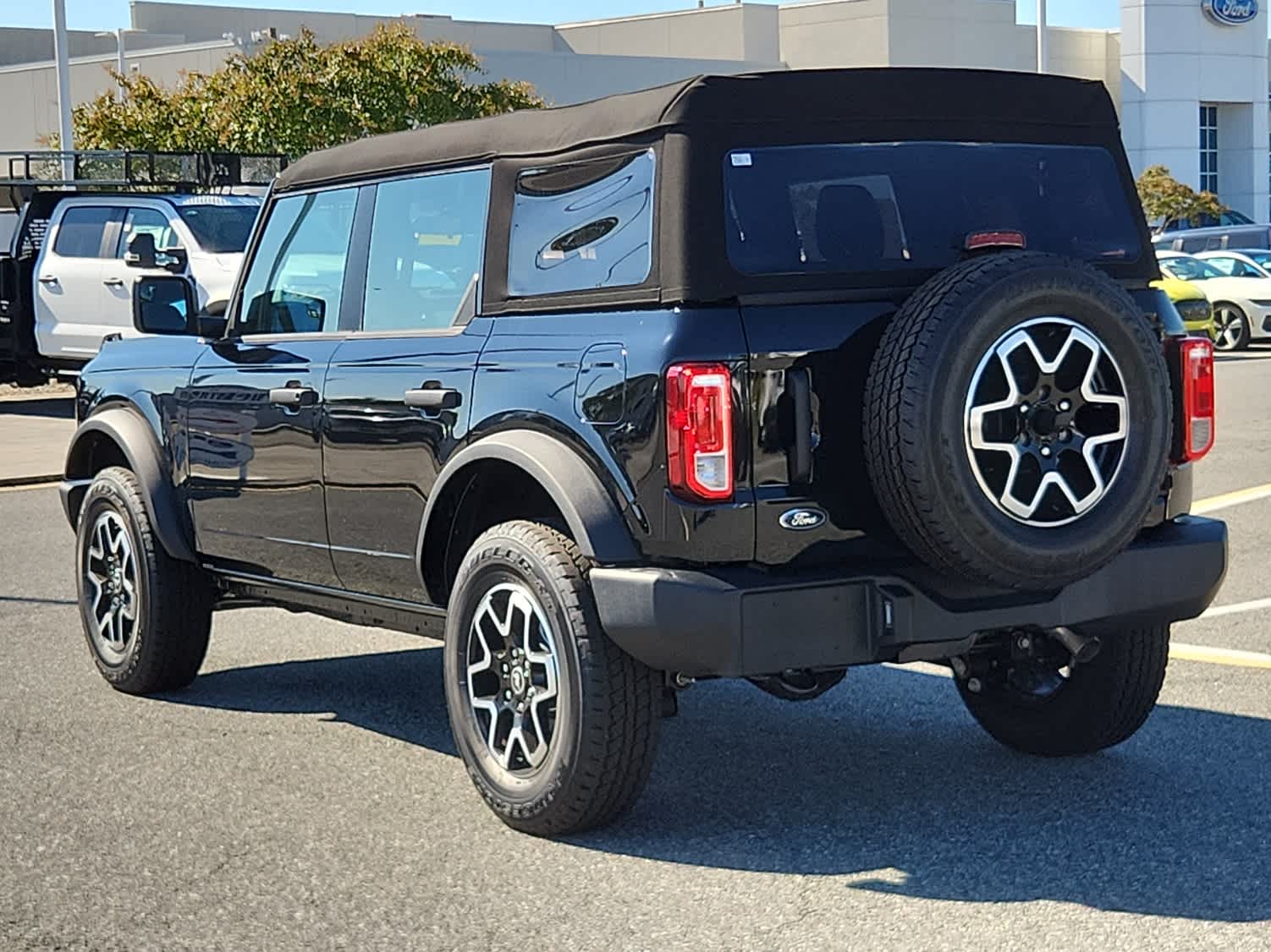 2025 Ford Bronco Base photo 4