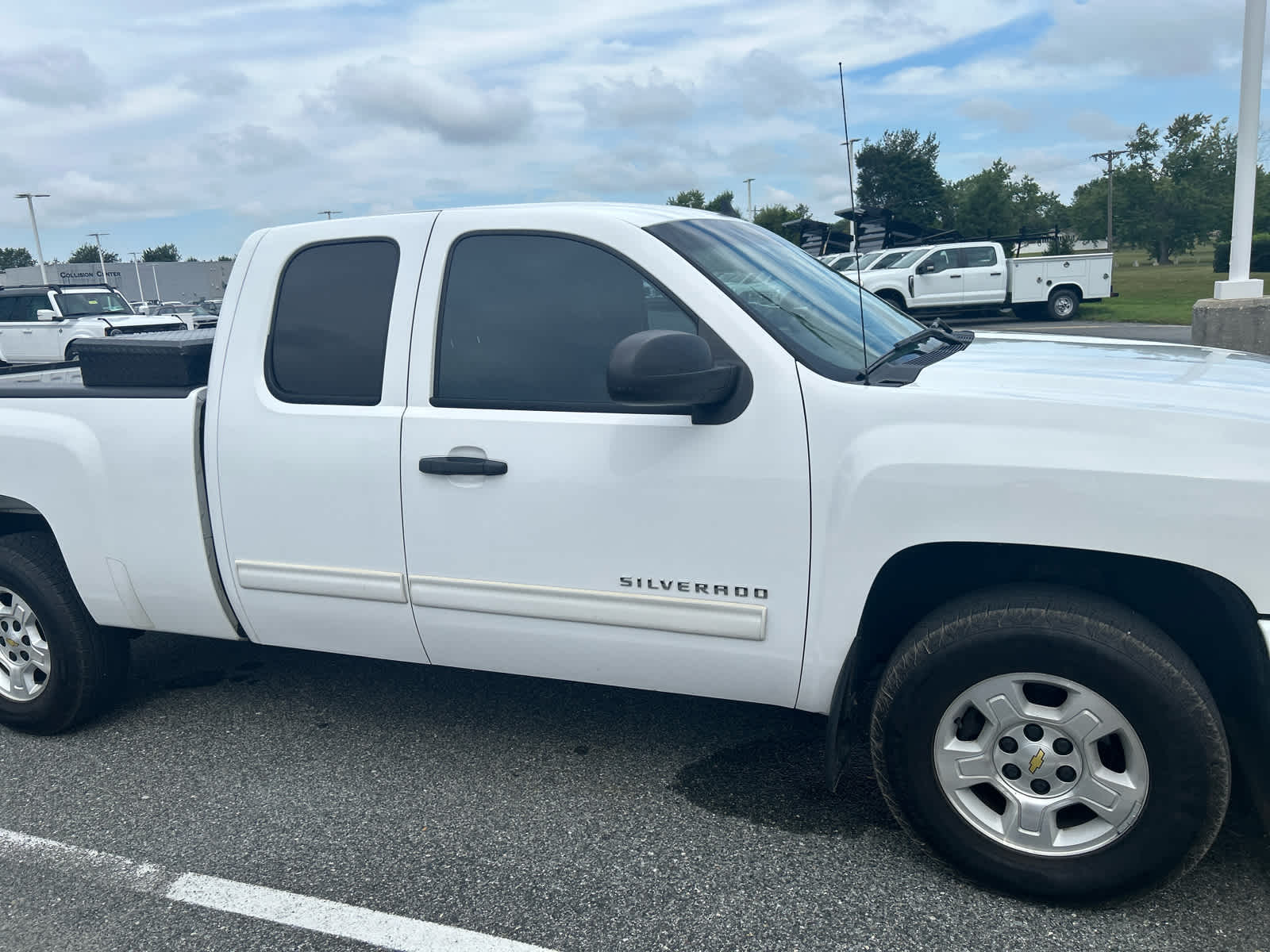 2009 Chevrolet Silverado 1500 LT photo 2