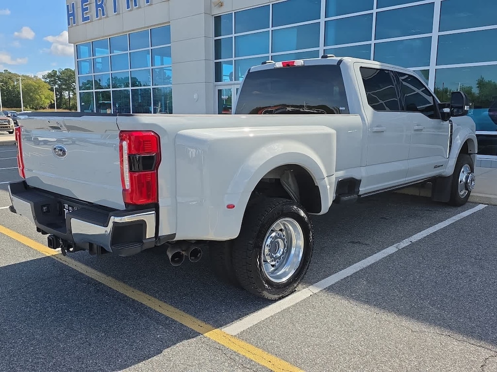 Used 2025 Ford Super Duty F-450 DRW Lariat 4WD Crew Cab 8 Box Truck Crew Cab