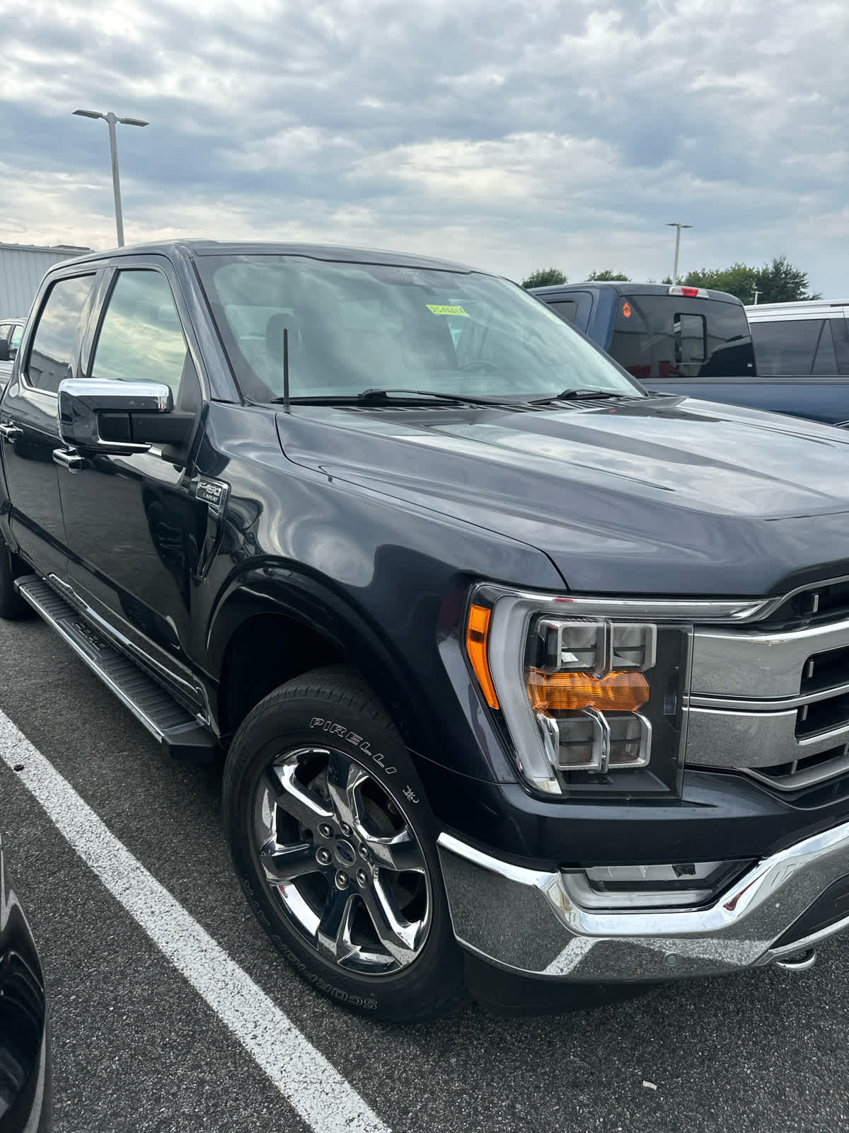 2021 Ford F-150 Lariat photo 2