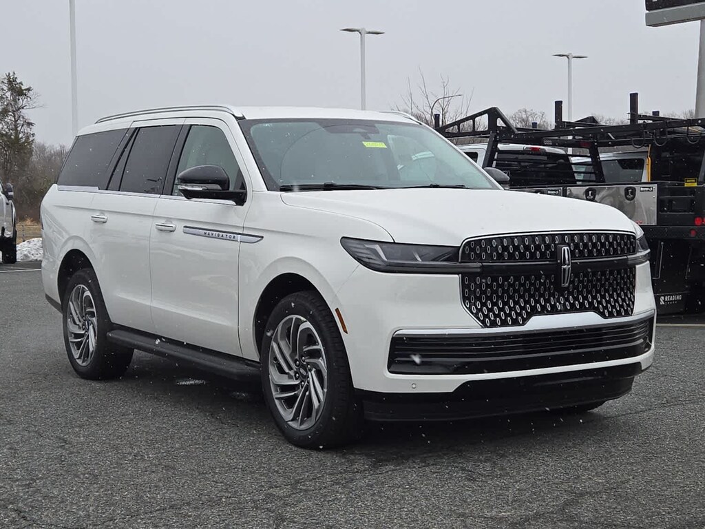2026 Lincoln Navigator Premiere photo 2