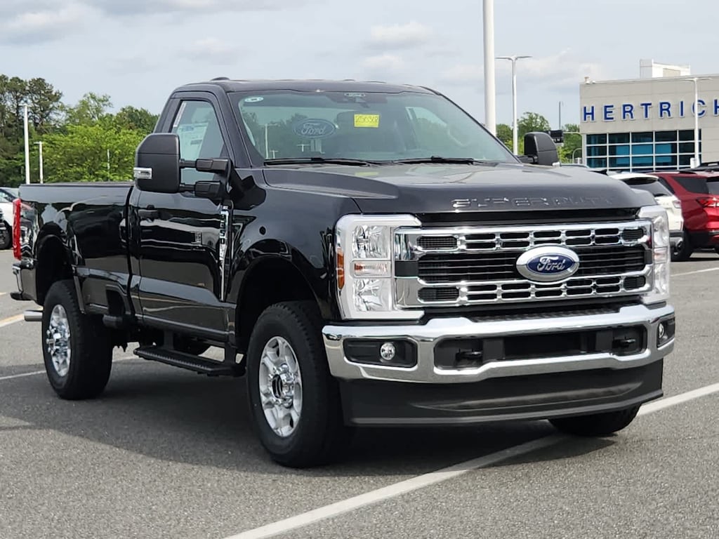 New 2025 Ford Super Duty F-350 SRW XLT 4WD Reg Cab 8 Box 4WD Reg Cab 8 Box