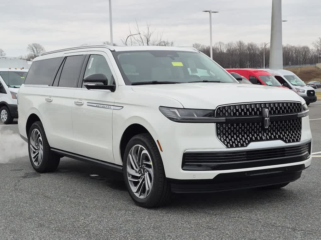 2026 Lincoln Navigator L photo 2