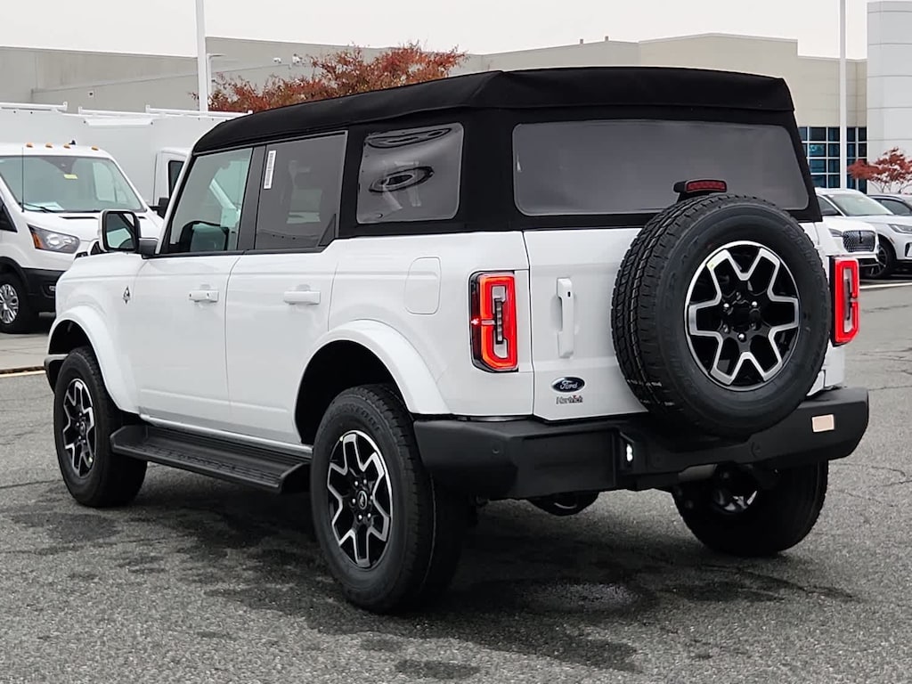 New 2025 Ford Bronco Outer Banks 4x4