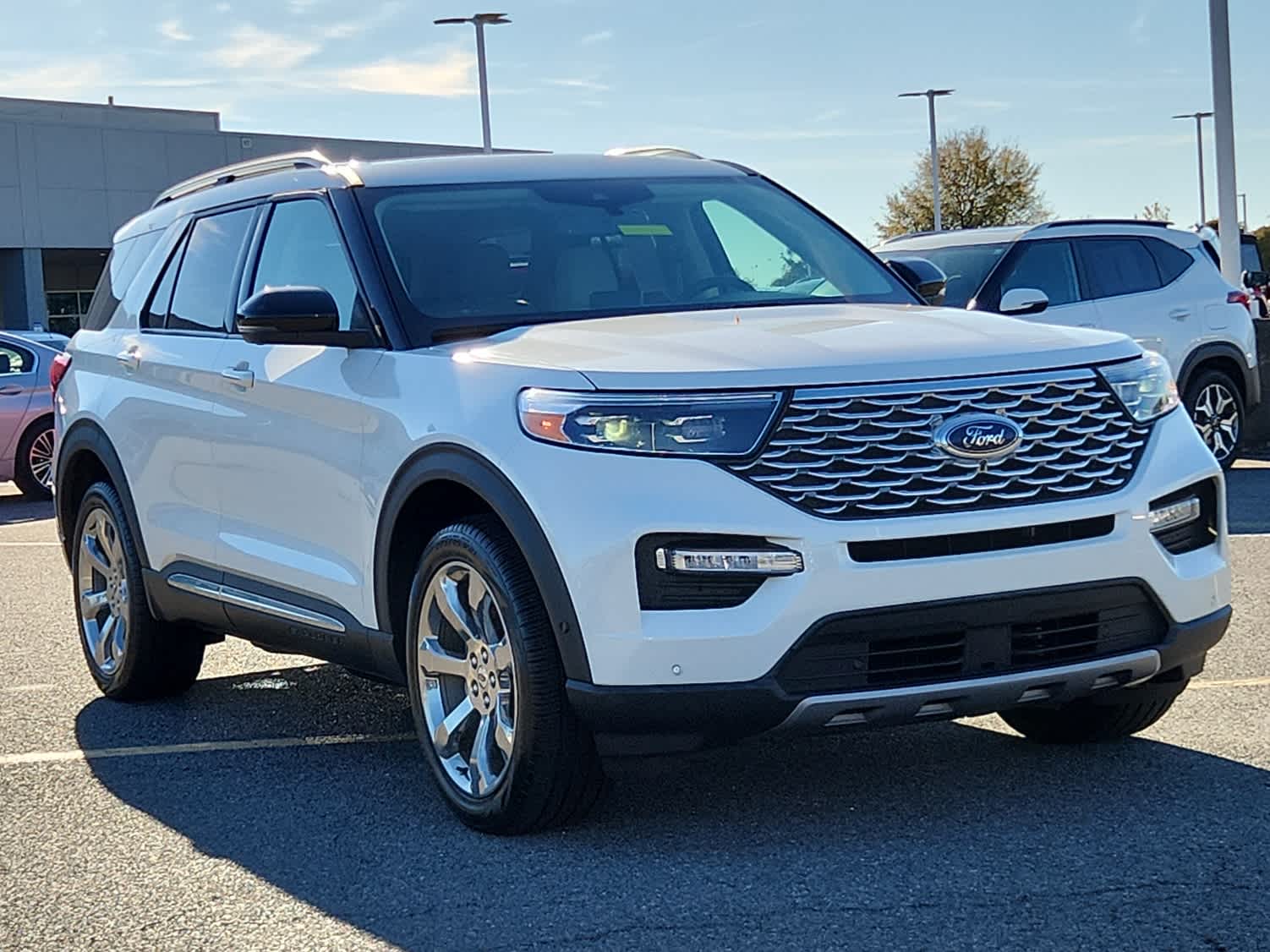2020 Ford Explorer Platinum photo 2