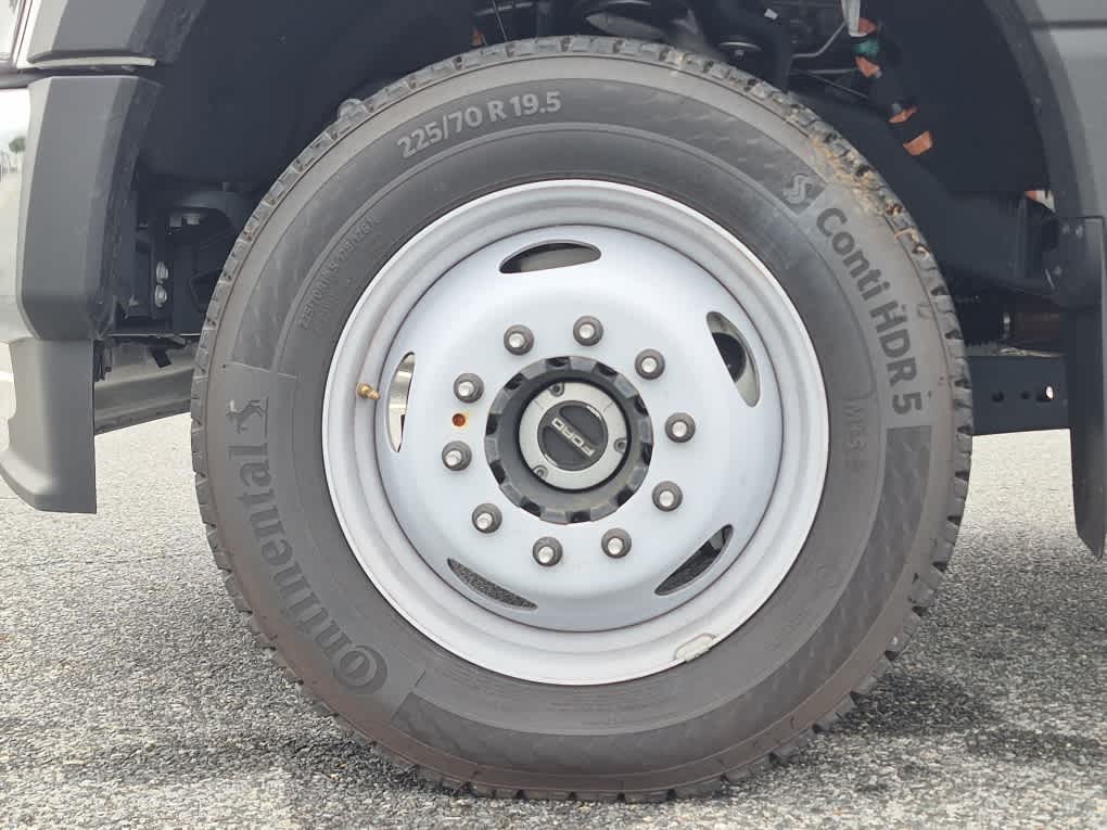 2025 Ford F-450 Super Duty Chassis Cab XL - Photo 6