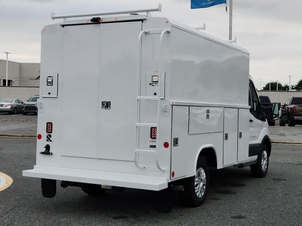 2025 Ford Transit Cutaway photo 3