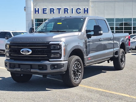 2025 Ford Super Duty F-250 Pickup Platinum 4WD Crew Cab 6.75 Box Truck Crew Cab