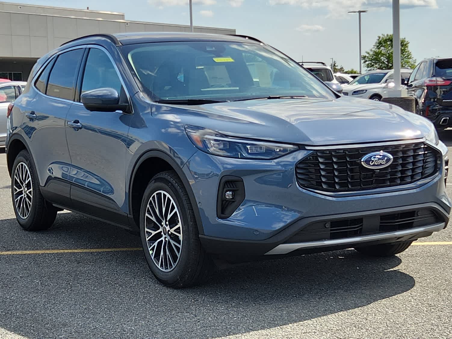 2024 Ford Escape Plug-In Hybrid Premium photo 2