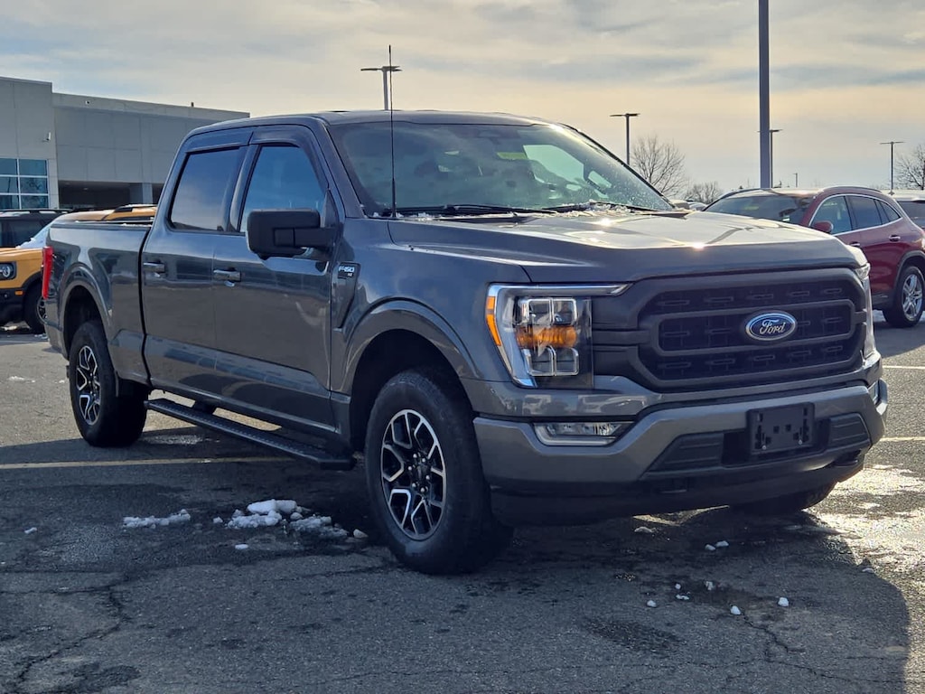 2023 Ford F-150 XLT photo 2
