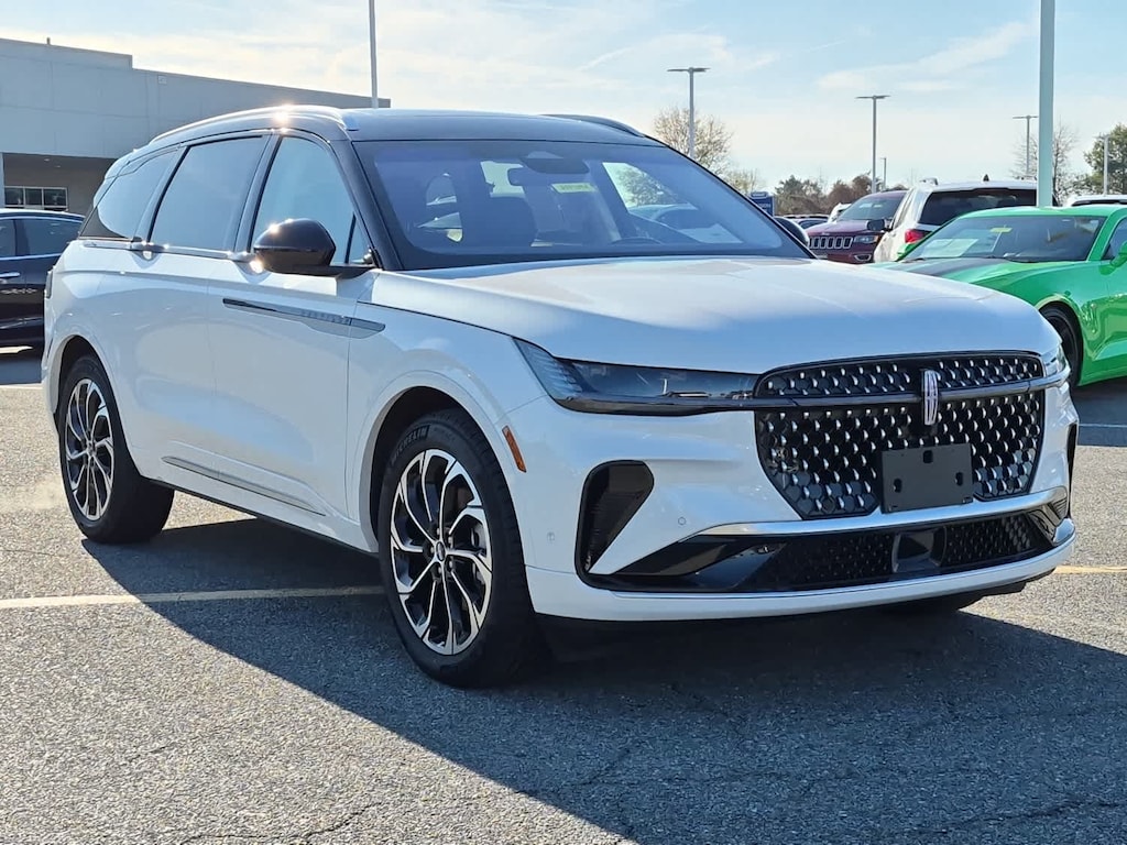 2024 Lincoln Nautilus Reserve photo 2