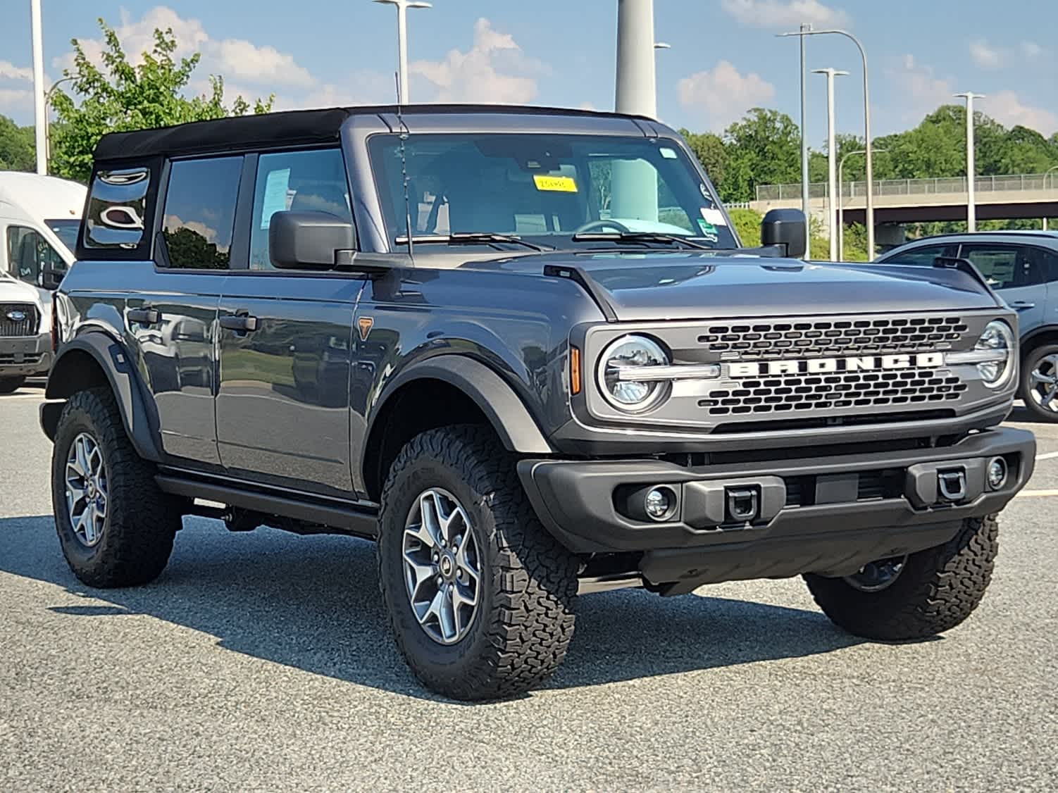 2025 Ford Bronco Badlands photo 2