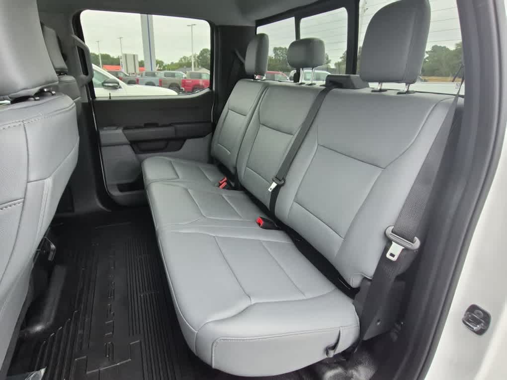 2025 Ford F-450 Super Duty Chassis Cab XL - Photo 7