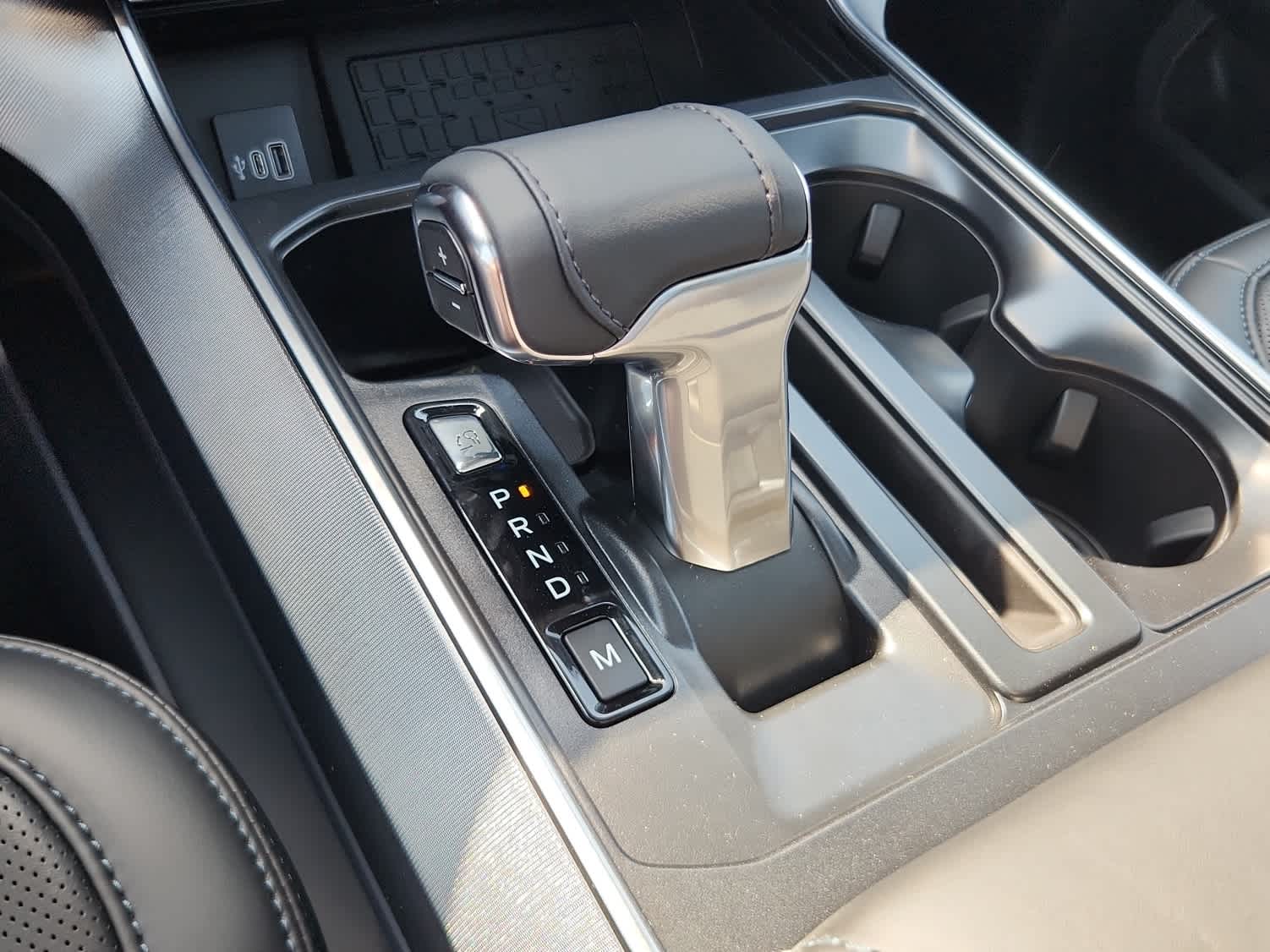 2025 Ford F-150 Platinum - Photo 14