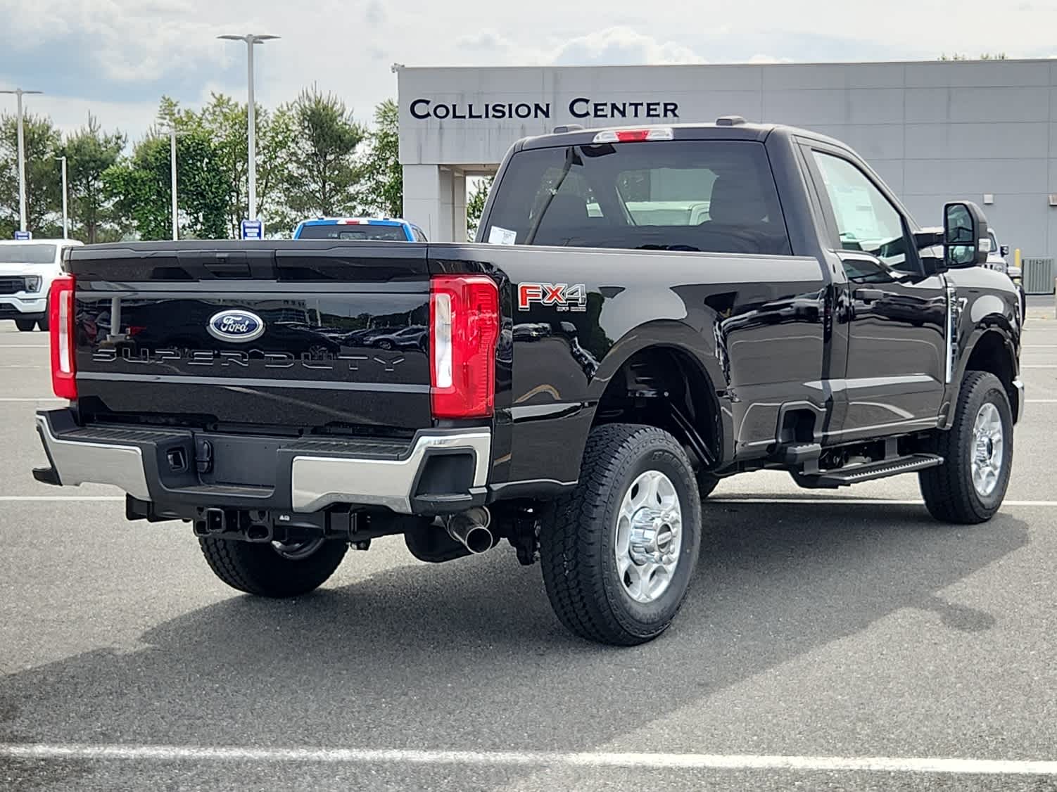 2025 Ford F-350 XLT photo 3