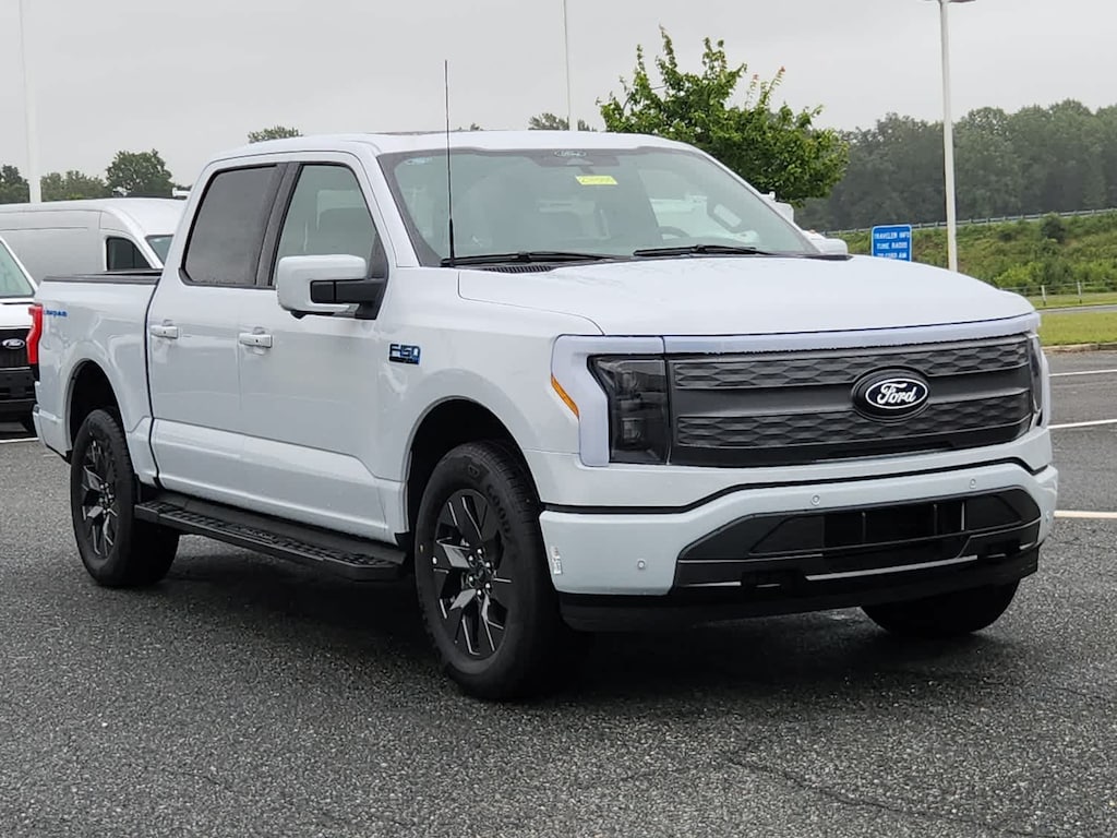 New 2025 Ford F-150 Lightning Lariat 4WD Supercrew 5.5 Box 4WD SuperCrew 5.5 Box