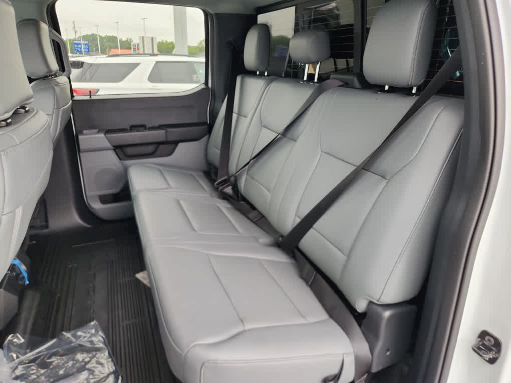 2025 Ford F-450 XL photo 2