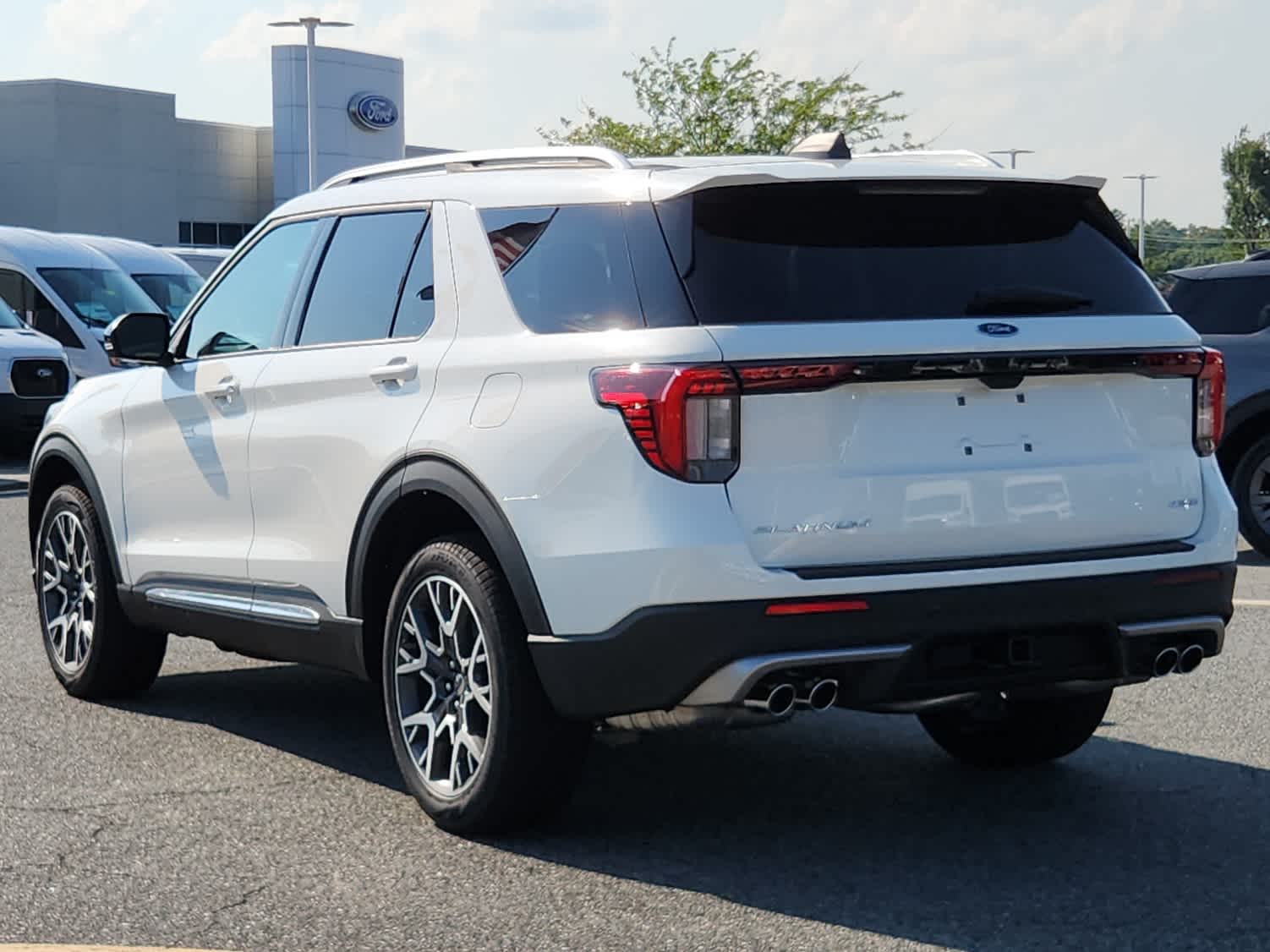 2025 Ford Explorer Platinum photo 4