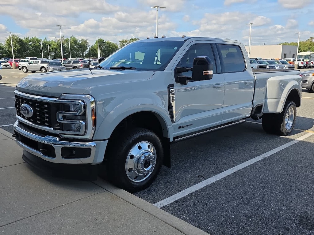 Used 2025 Ford Super Duty F-450 DRW Lariat 4WD Crew Cab 8 Box Truck Crew Cab