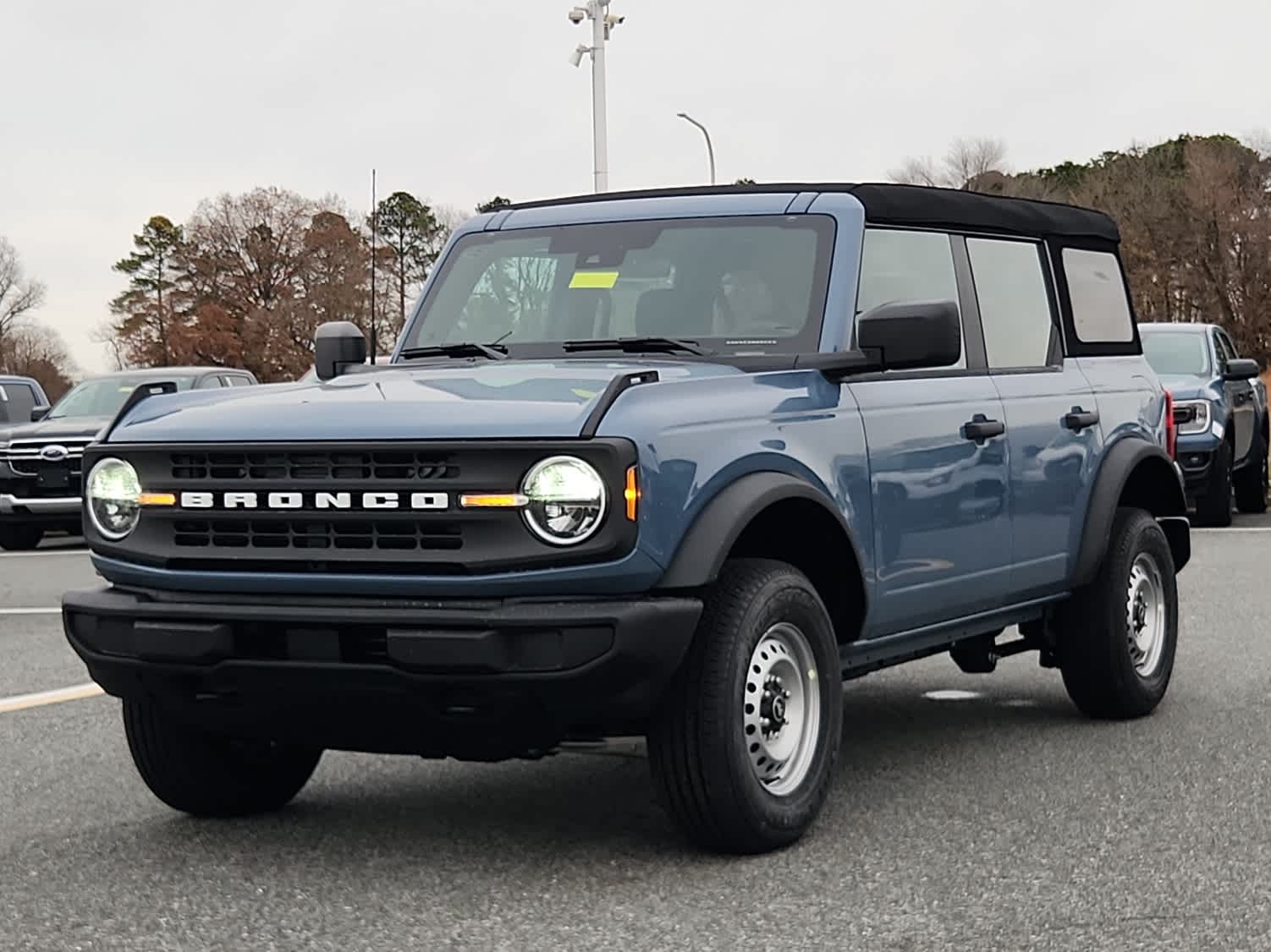 2025 Ford Bronco 4-Door Base's photo