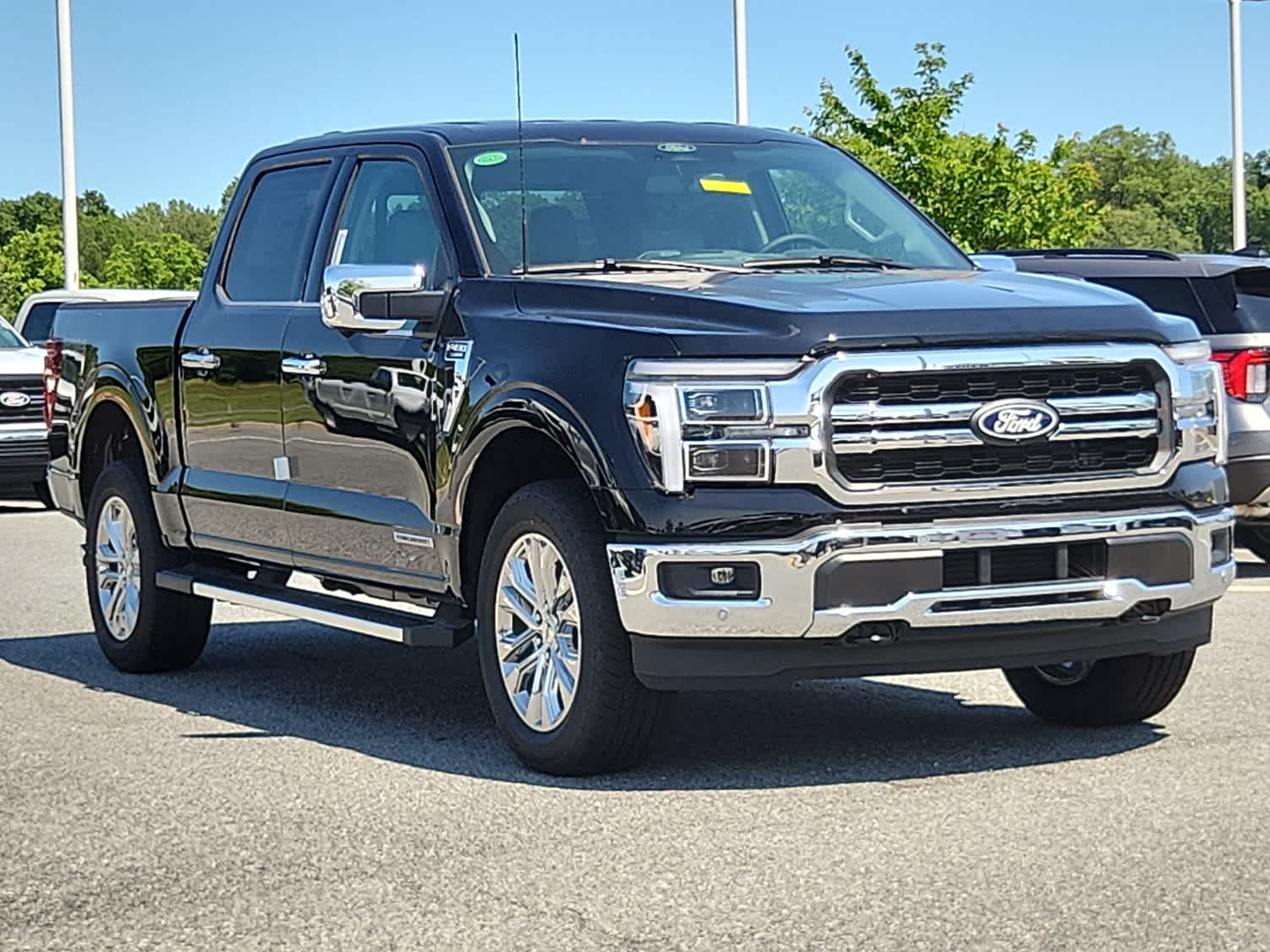2025 Ford F-150 Lariat photo 2