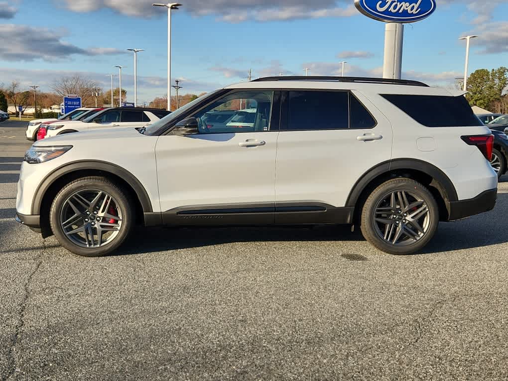 2026 Ford Explorer ST - Photo 5