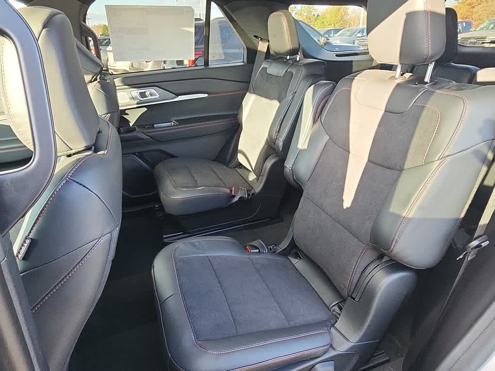 2026 Ford Explorer ST - Photo 8