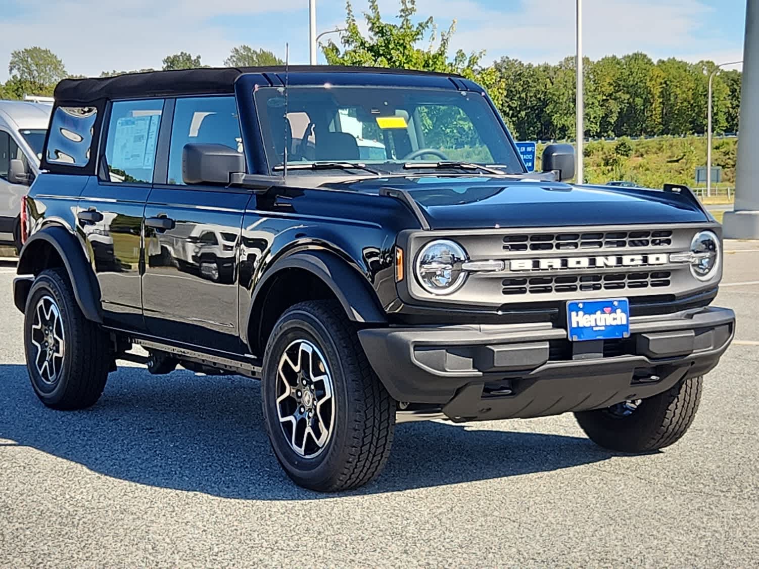 2025 Ford Bronco Base photo 2