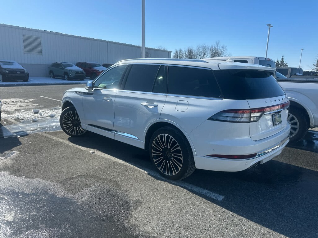 2022 Lincoln Aviator Black Label photo 2