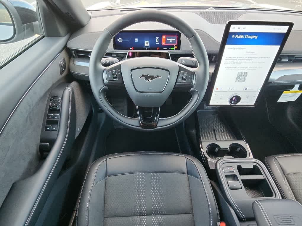 2025 Ford Mustang Mach-E GT - Photo 8