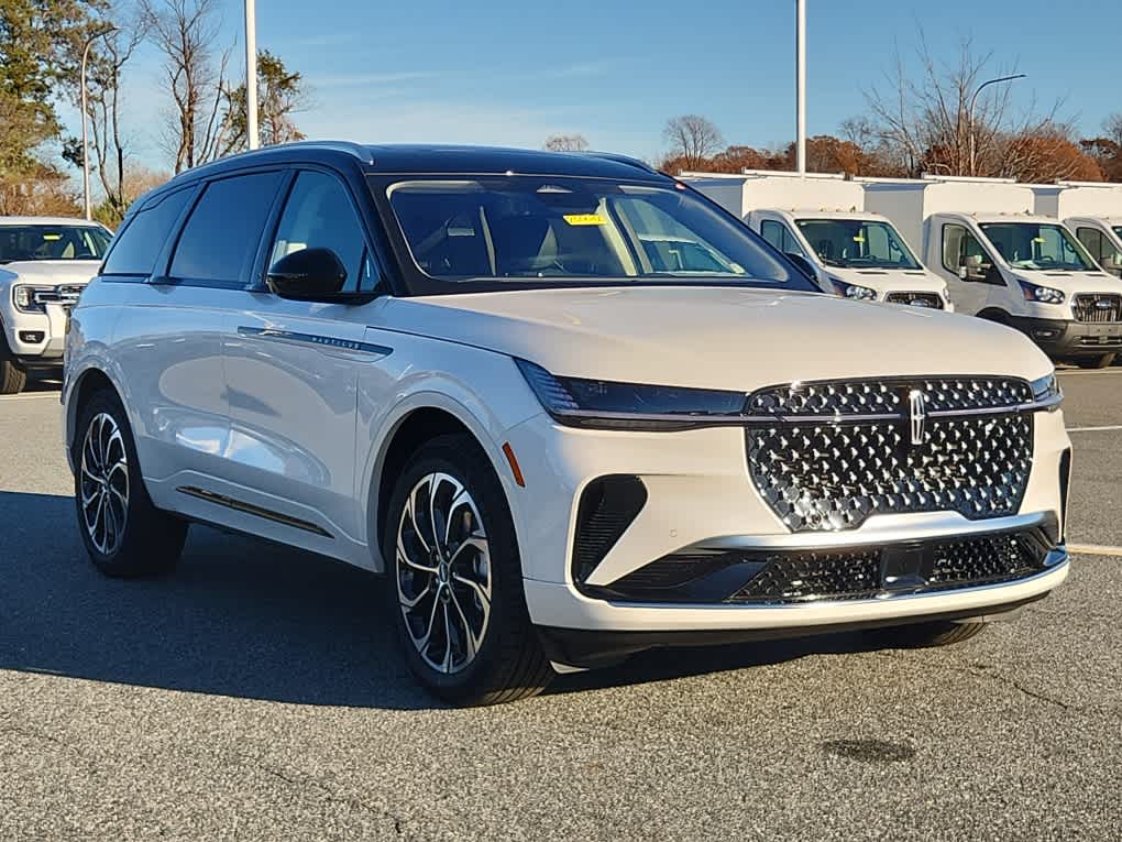 2026 Lincoln Nautilus Reserve photo 2