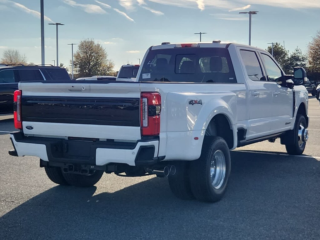 New 2026 Ford Super Duty F-350 DRW Platinum 4WD Crew Cab 8 Box 4WD Crew Cab 8 Box